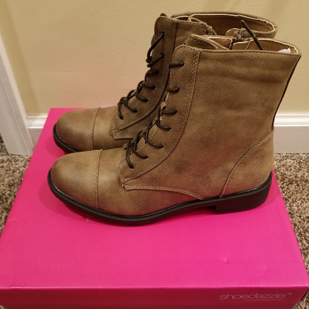 Womens boots size 8